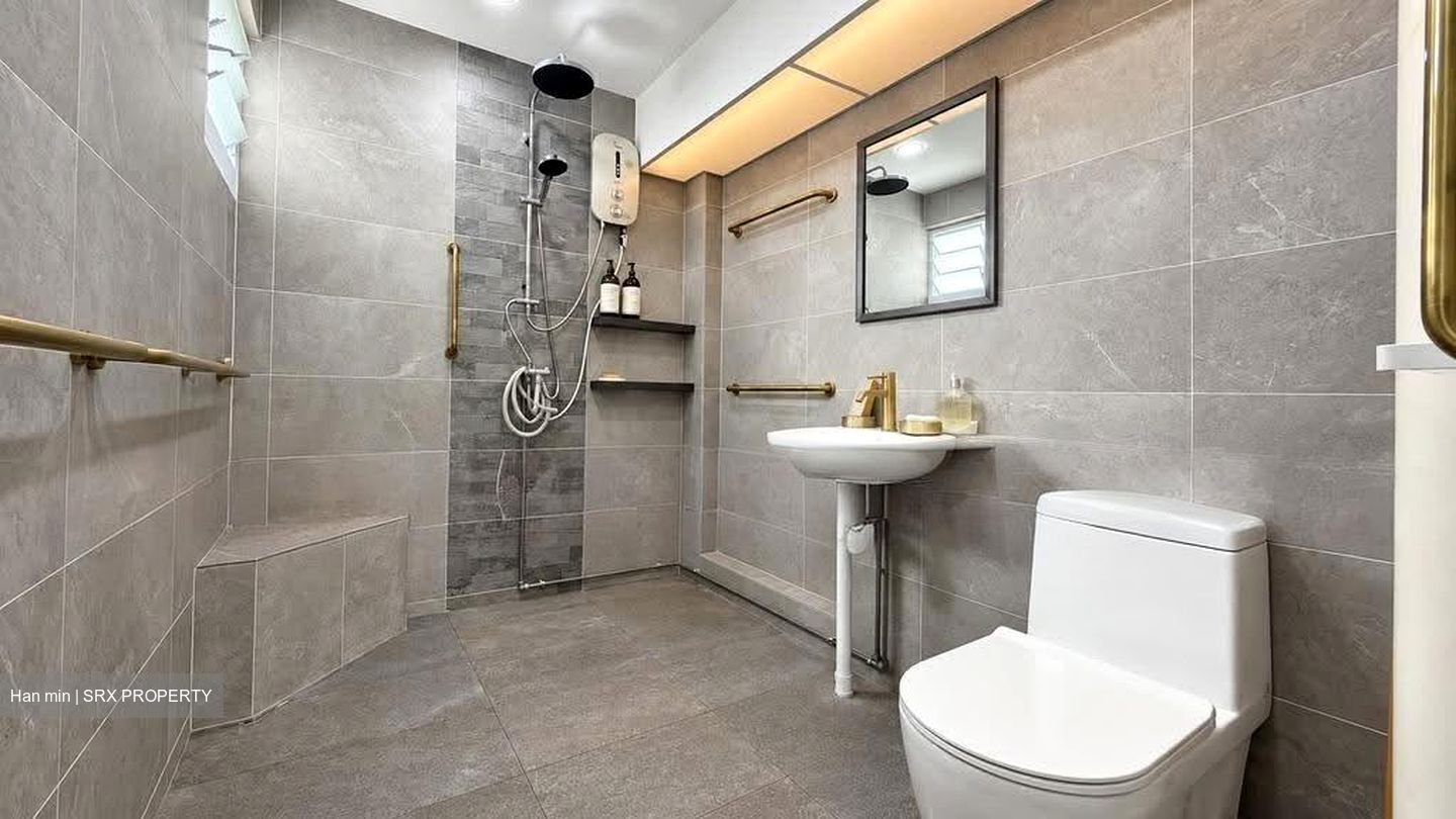 Blk 323 Woodlands Street 32 (Woodlands), HDB Executive #624102181
